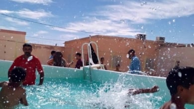 El milagro de las piscinas 'made in Spain' que triunfan en los campamentos de refugiados saharauis
