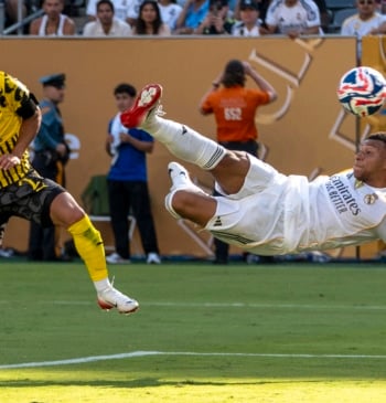 El Real Madrid se clasifica para semifinales tras vencer 3-2 al Dortmund [...]
