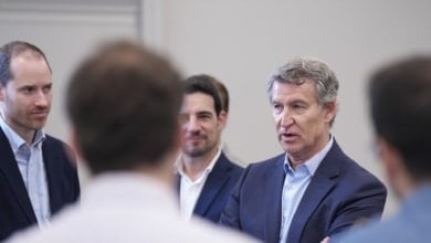 El PP asume un rol intermedio en inmigración frente a Vox y el Gobierno: "Dan respuestas simples a algo complejo"