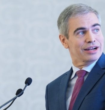 El Gobierno se revuelve contra el "bloqueo" europeo a la oficialidad del [...]