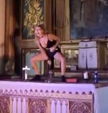 Denunciada por simular una masturbación con un crucifijo en una iglesia: "No [...]