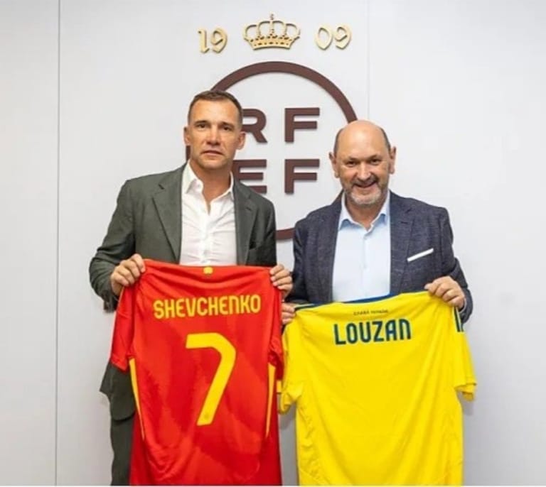 Rafael Louzán recibe en Las Rozas al exfutbolista Andriy Shevchenko, presidente de la Federación de Fútbol de Ucrania