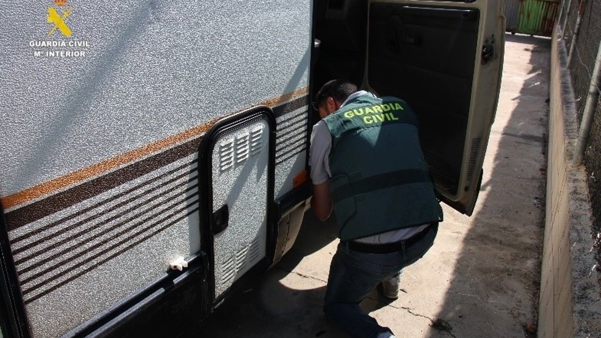 Camionero cazado haciendo una videollamada judicial mientras conducía
