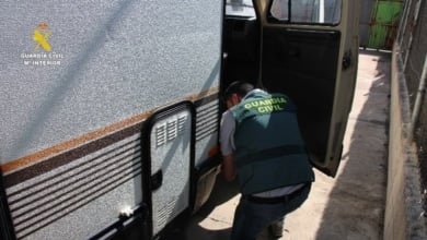 Camionero cazado haciendo una videollamada judicial mientras conducía