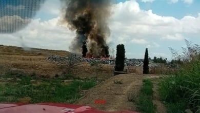 Incendio en el vertedero de Castellnou: 11 dotaciones de bomberos están sofocando el fuego