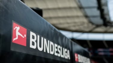 Eintracht honra a Hölzenbein con una tribuna en el Deutsche Bank Park