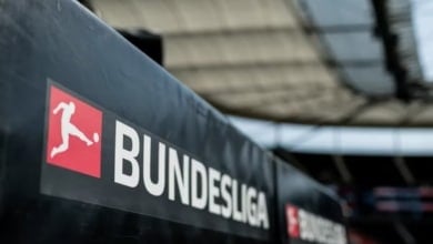 Eintracht honra a Hölzenbein con una tribuna en el Deutsche Bank Park