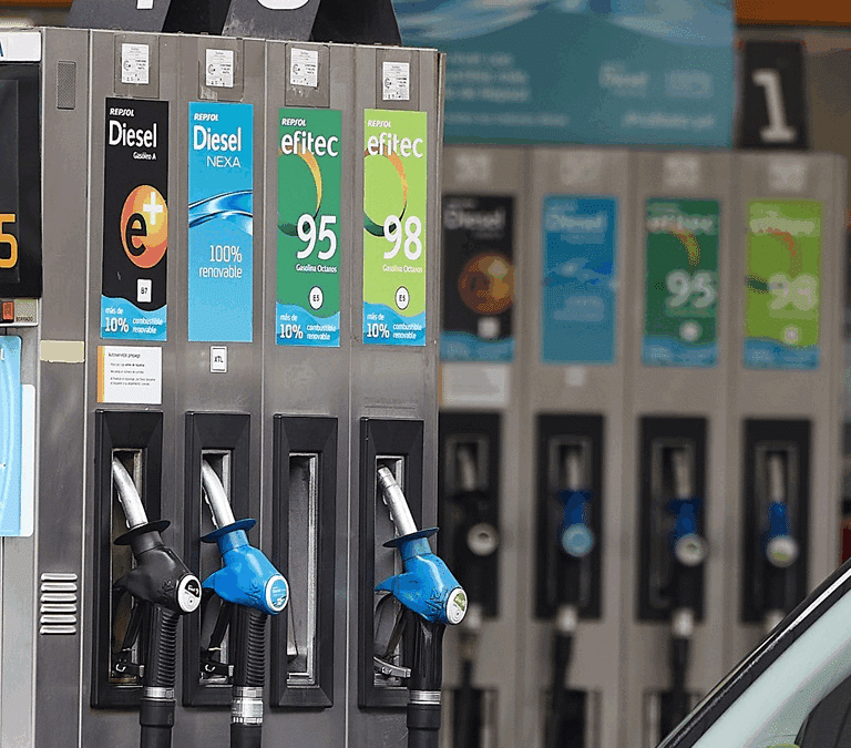 Facua revela diferencias de más del 100% en el precio de la gasolina