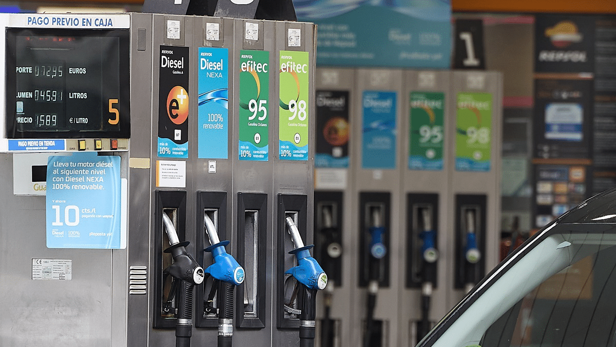 Surtidores de una gasolinera Repsol, a 22 de junio de 2025, en Madrid (España).