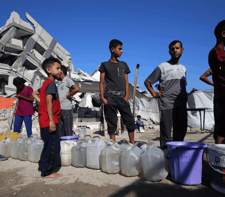 Israel mata a 32 civiles que esperaban ayuda humanitaria en Rafah