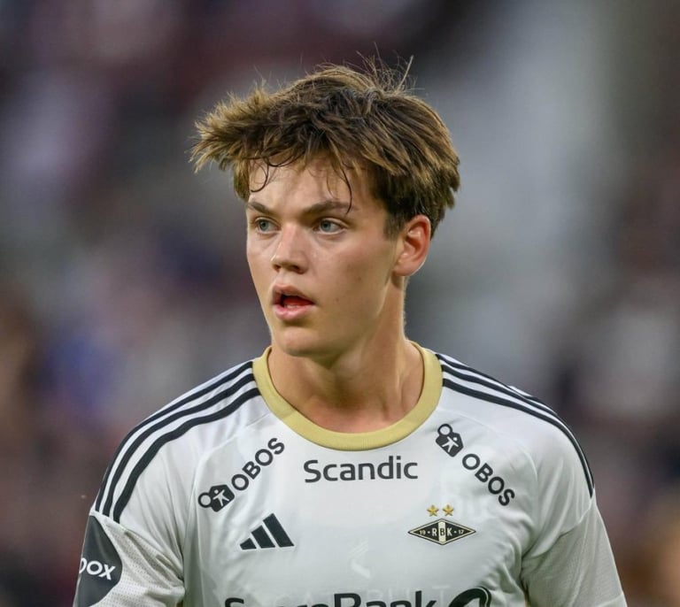 Manchester City confirma el fichaje del futbolista noruego Sverre Nypa