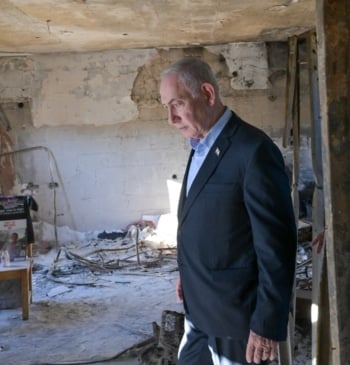 Netanyahu visita por primera vez uno de los kibutz más afectados 636 [...]
