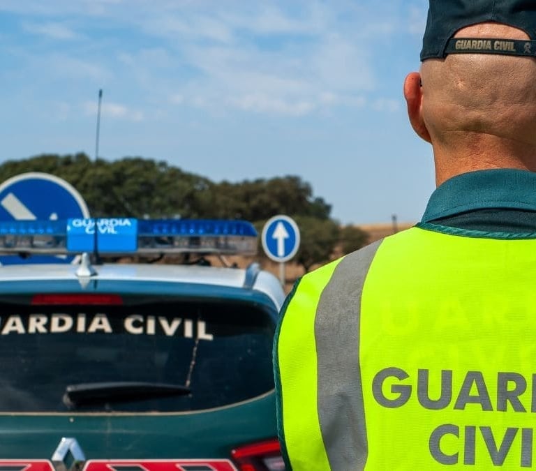 Qué hacer si la Guardia Civil te saca una bandera amarilla en carretera