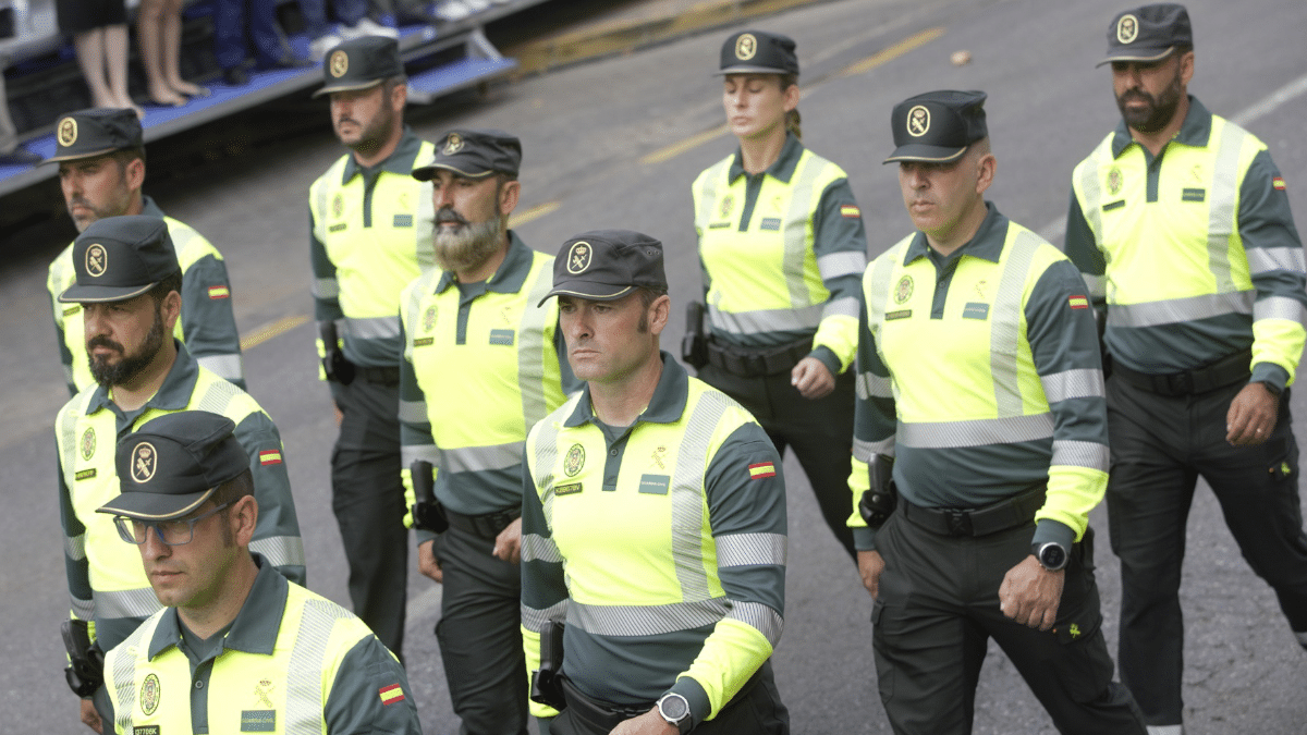 Agentes de la Guardia Civil en el último desfile de la patrona del cuerpo, en Badajoz.