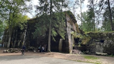 Viaje a la Guarida del Lobo, la 'capital' real del III Reich donde Hitler casi muere por una maleta bomba