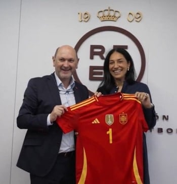 Rafael Louzán y la embajadora de Turquía destacan el fútbol como nexo [...]