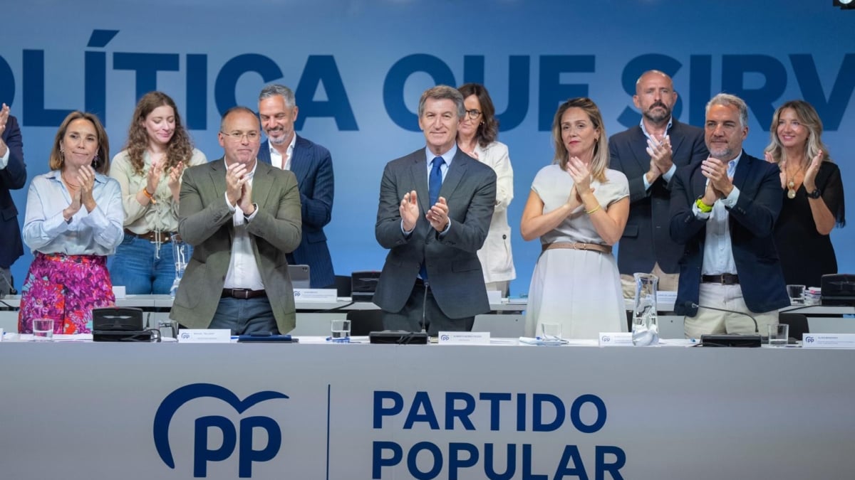 Alma Ezcurra, la nueva 'número tres' de Feijóo, coordinará la 'derogación' de las "leyes sanchistas"