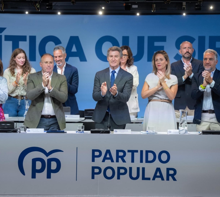 Alma Ezcurra, la nueva 'número tres' de Feijóo, coordinará la 'derogación' de las "leyes sanchistas"