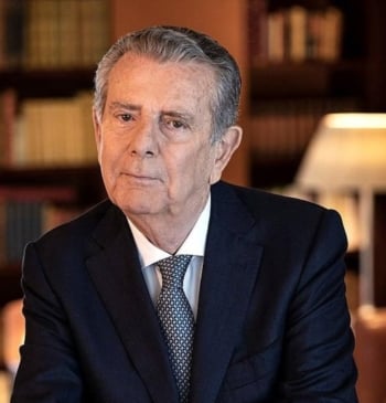 Javier Godó cede el testigo a su hijo Carlos