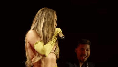 Jennifer Lopez, 56, presume de estar en forma tras un percance con su vestuario durante un concierto