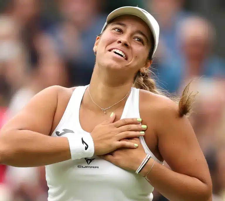 Jéssica Bouzas tumba a Yastremska y logra su primer octavo en Wimbledon