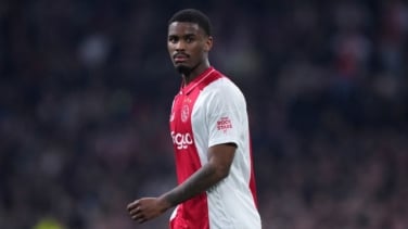 El Chelsea negocia el fichaje millonario de Jorrel Hato del Ajax