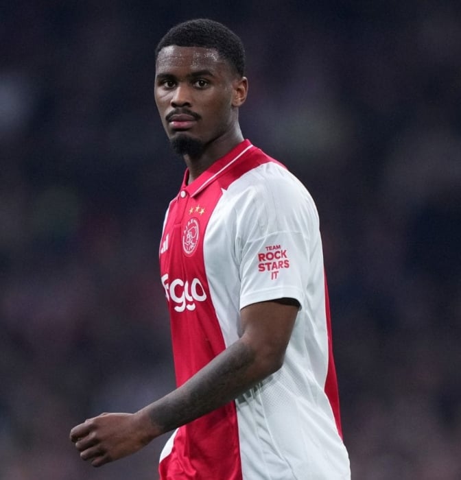 El Chelsea negocia el fichaje millonario de Jorrel Hato del Ajax