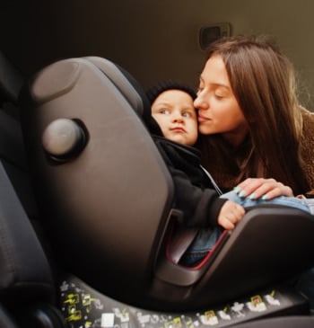 ¿Está permitido llevar a tu bebé en el asiento del copiloto? Esto [...]