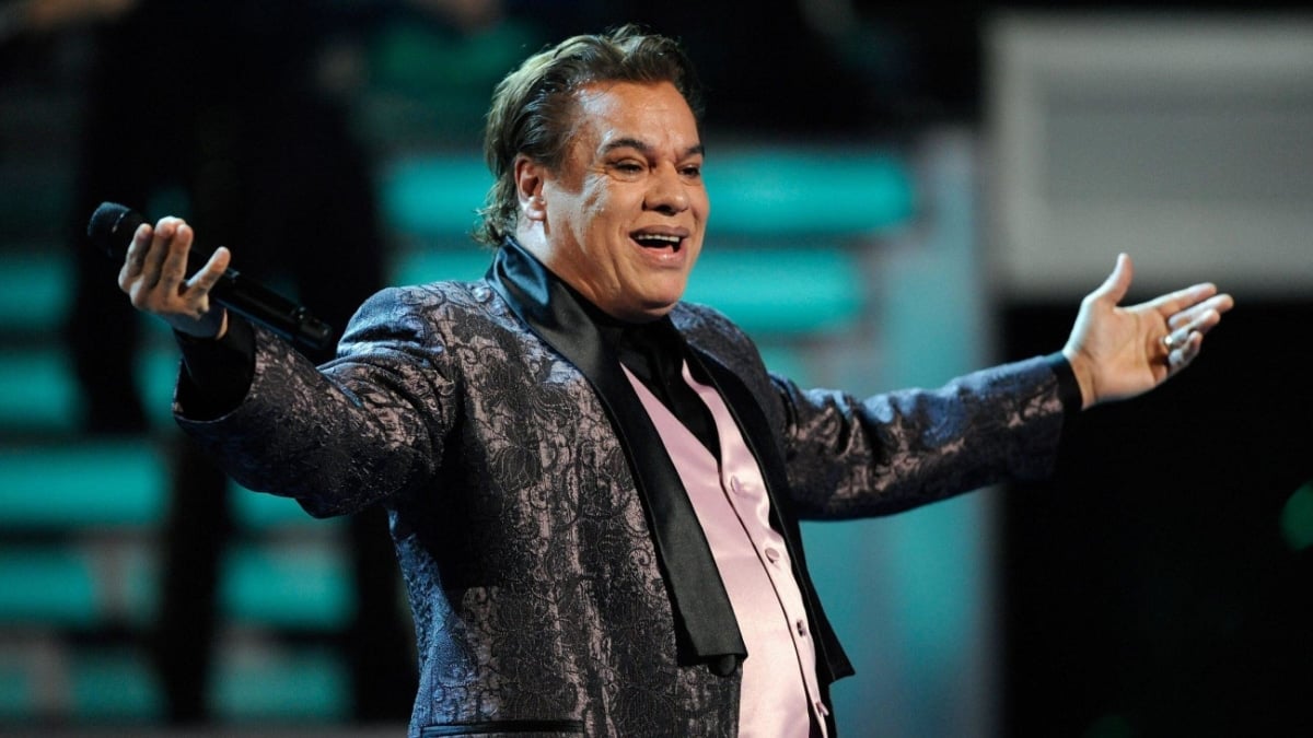 'Nunca había amado así': Juan Gabriel canta desde el más allá con IA y mariachis voladores