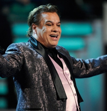'Nunca había amado así': Juan Gabriel canta desde el más allá con [...]
