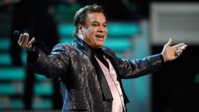 'Nunca había amado así': Juan Gabriel canta desde el más allá con IA y mariachis voladores