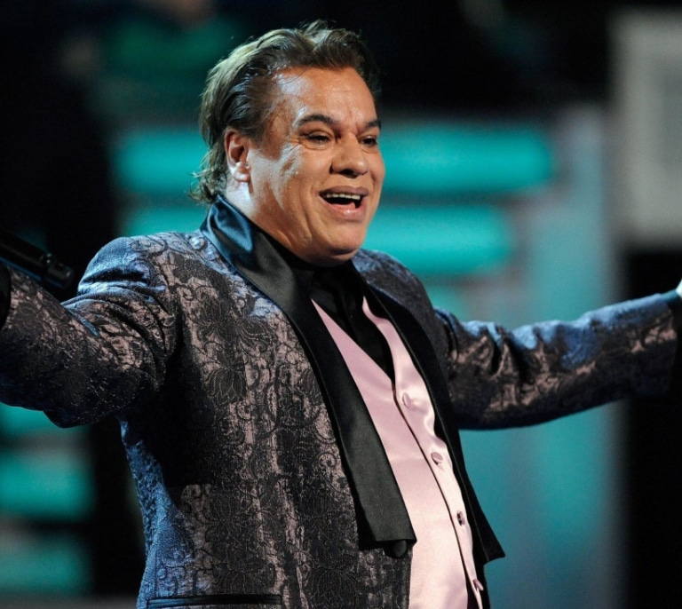 'Nunca había amado así': Juan Gabriel canta desde el más allá con IA y mariachis voladores