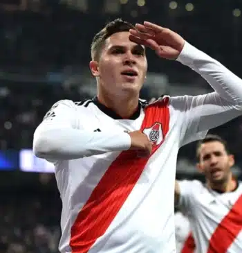 Juan Fernando Quintero pasa revisión médica antes de iniciar su tercera etapa [...]