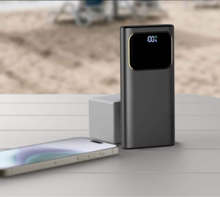 ¡Chollazo! Amazon hunde más de 100€ (por solo 20€) esta batería externa perfecta para festivales y escapadas este verano