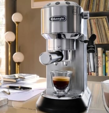 Los mejores baristas recomiendan esta cafetera De’Longhi compacta, rápida y rebajada por [...]
