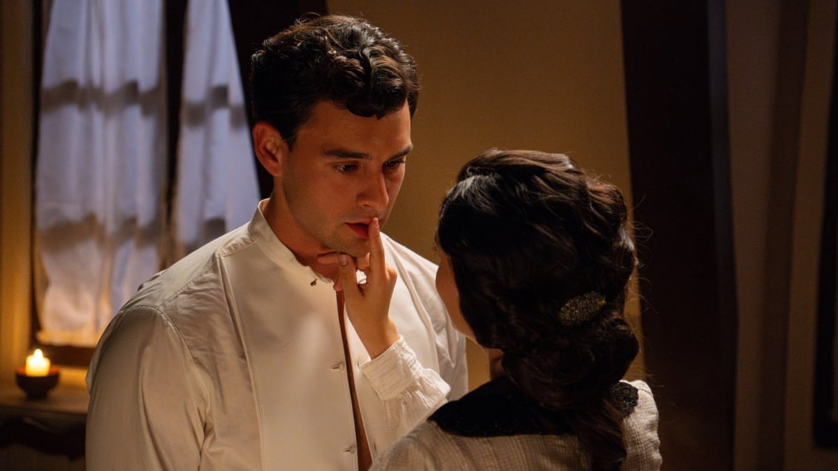 Curro (Xavi Lock) y Ángela (Marta Costa) se dejan llevar por la pasión en el capítulo 635 de 'La Promesa', el serial de época que emite La 1 de TVE de lunes a viernes