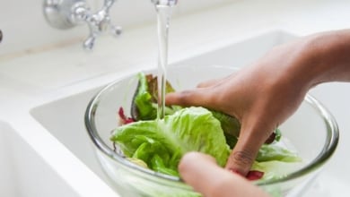 Así debes lavar la lechuga si quieres eliminar todas las bacterias