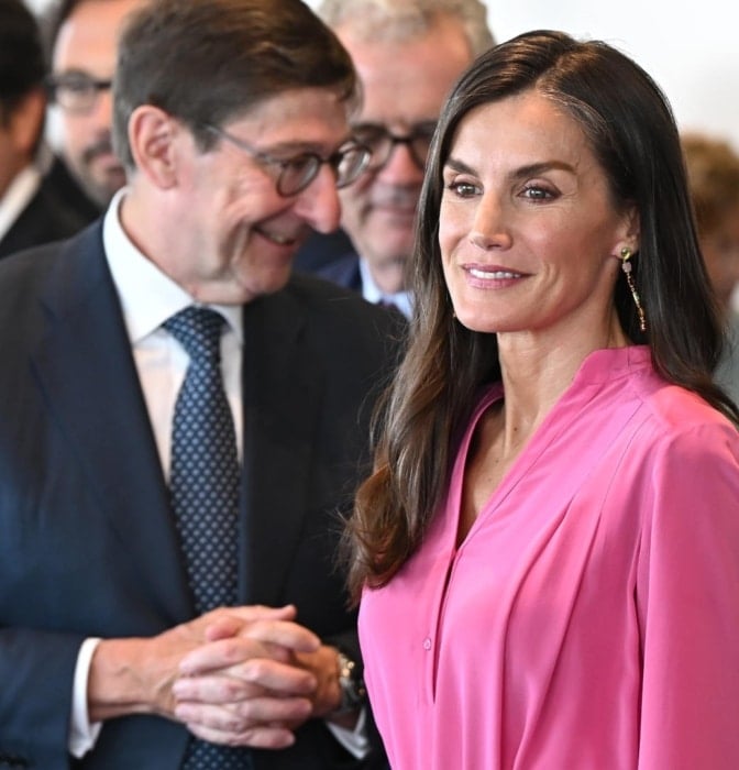 Letizia en rosa reciclado, o el arte de reinar sin estrenar