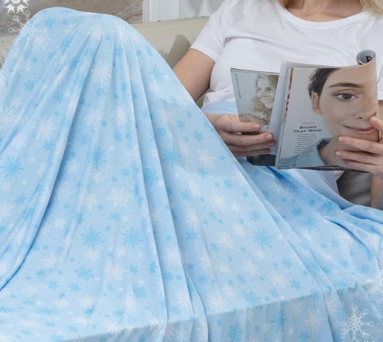 Duerme fresco sin aire ni ventilador: esta manta enfría al contacto, es ligera y ultrasuave