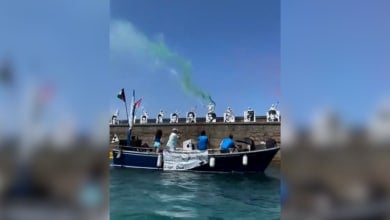 Piraguas y bengalas en el mar para pedir la vuelta a casa de los presos de ETA