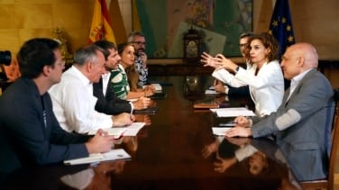 María Jesús Montero habla de "sabotaje" en el caos de Renfe y señala a los operadores privados
