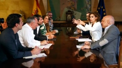 María Jesús Montero habla de "sabotaje" en el caos de Renfe y señala a los operadores privados