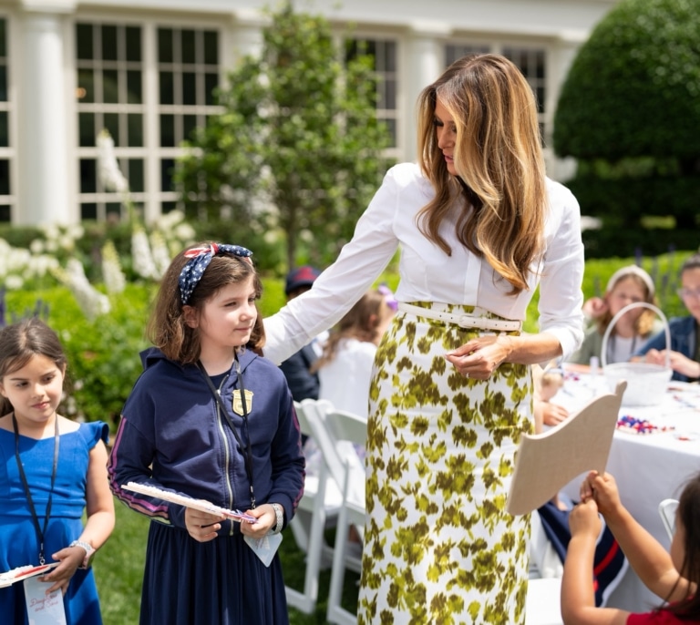 Melania, la vida al margen de Trump de la primera dama que apenas duerme en la Casa Blanca
