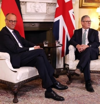 Starmer y Merz firman el mayor tratado de defensa desde la Segunda [...]
