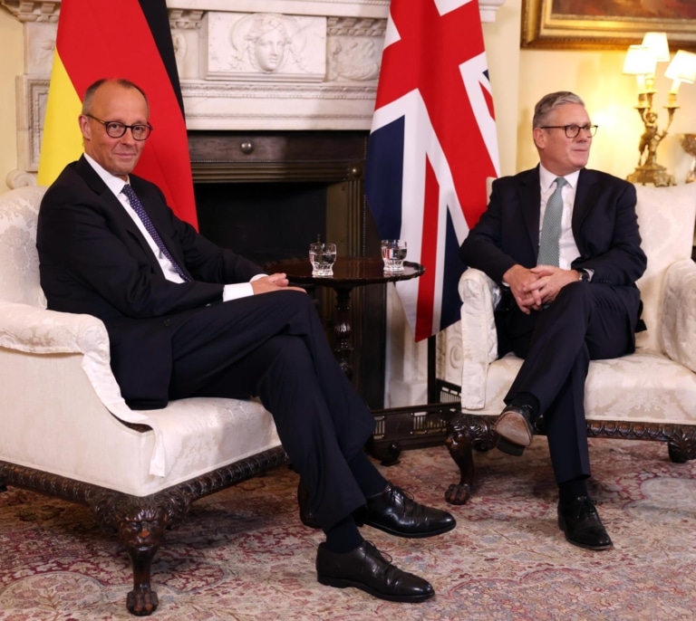 Starmer y Merz firman el mayor tratado de defensa desde la Segunda Guerra Mundial