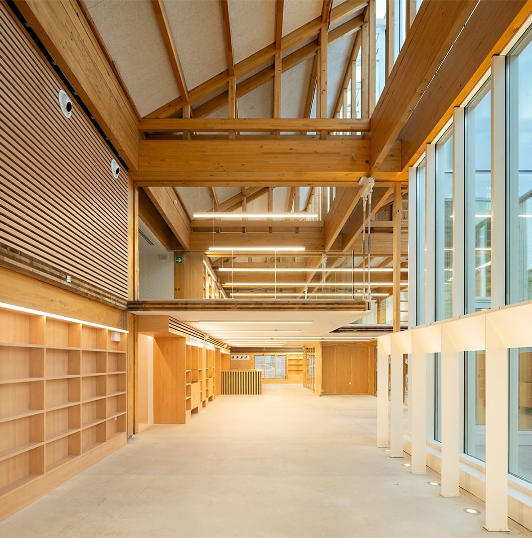 Interior de la biblioteca de los Mil Soles, en Butarque, de Miguel Ángel Díaz Camacho.