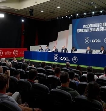 Manuel Louzán preside reunión con UEFA y con los centros formativos para [...]