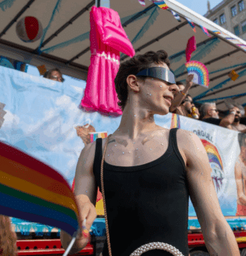 Barcelona se tiñe de arcoíris en una jornada de orgullo y reivindicación