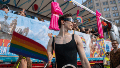 Barcelona se tiñe de arcoíris en una jornada de orgullo y reivindicación