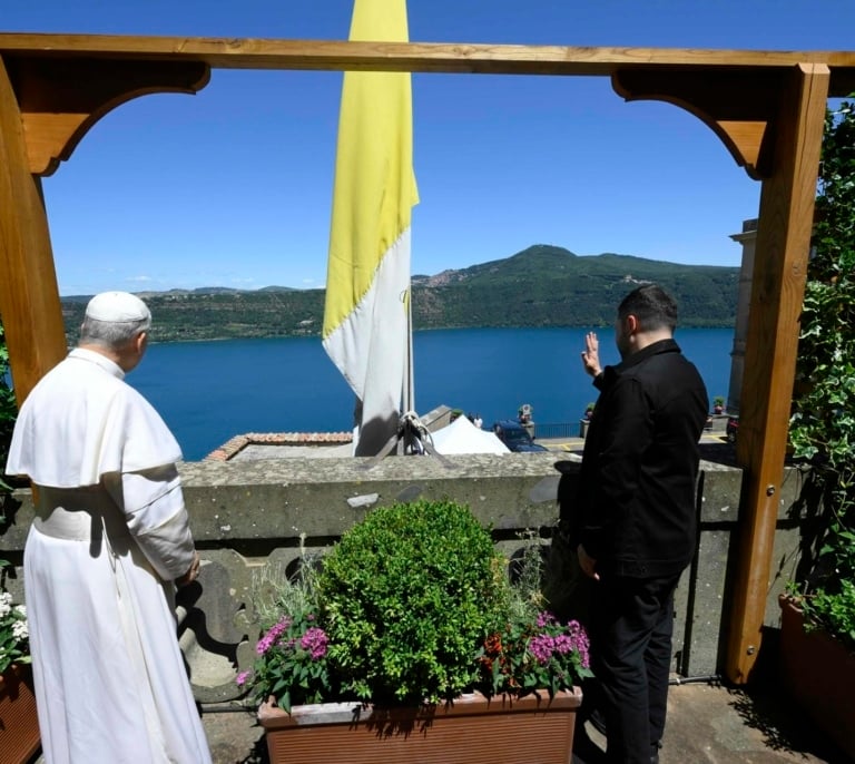 El Papa reitera su oferta a Putin y Zelenski para negociar la paz en el Vaticano